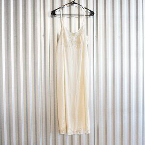 Shadowline Cream slip dress (38/30, M)